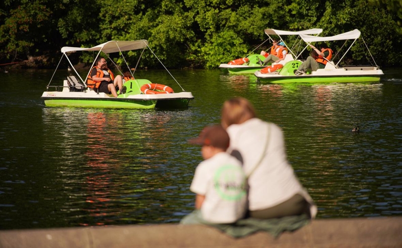 Профсоюзы назвали риски низких доходов матерей в России