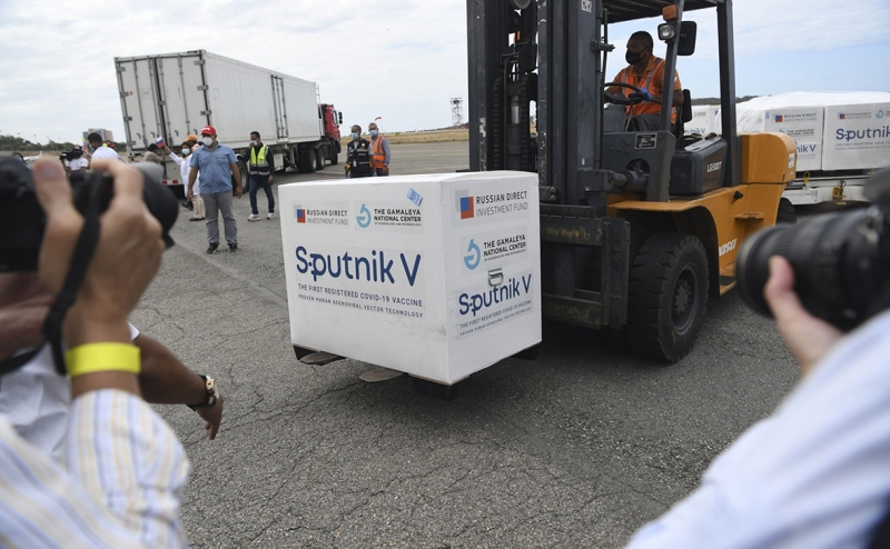 Производитель &laquo;Спутника V&raquo; пообещал устранить задержку поставок за рубеж