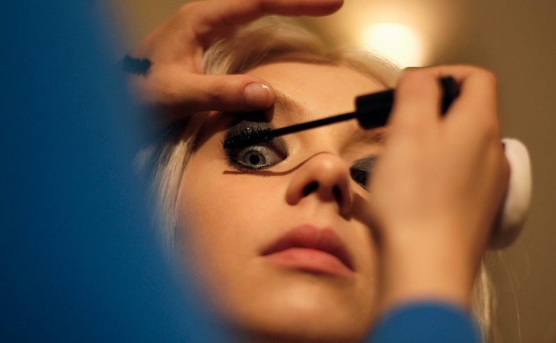 Производители столкнулись с трудностями замещения импортной помады и туши