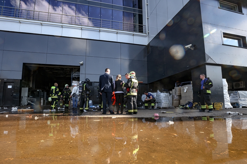 Прорыв трубы с кипятком в московском ТЦ «Времена года». Фоторепортаж