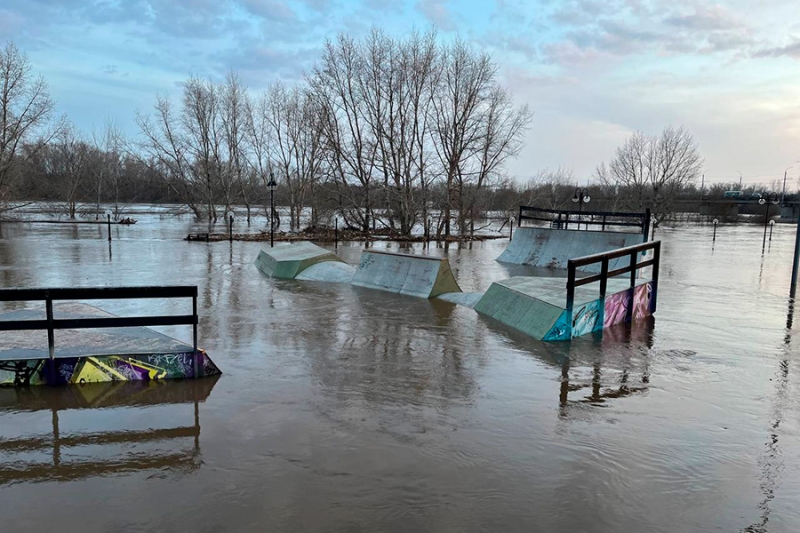 &laquo;Просто наблюдаем и поверить не можем&raquo;. Как в Оренбурге ждут