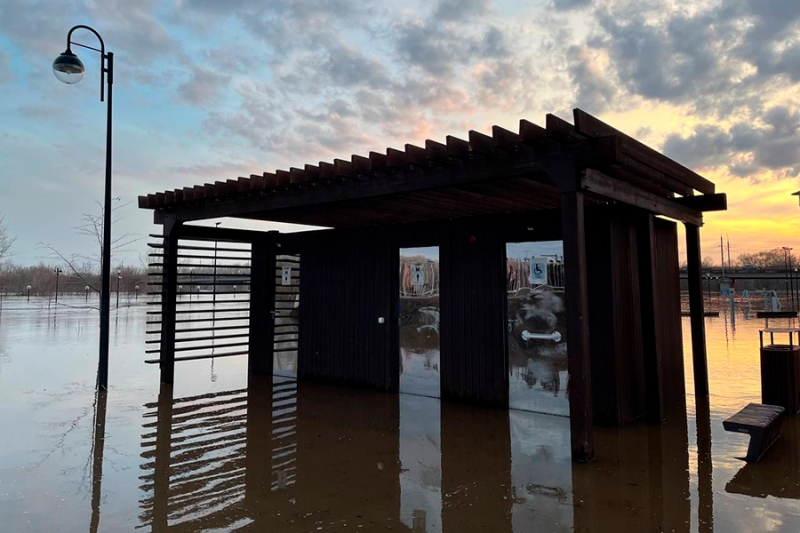 &laquo;Просто наблюдаем и поверить не можем&raquo;. Как в Оренбурге ждут