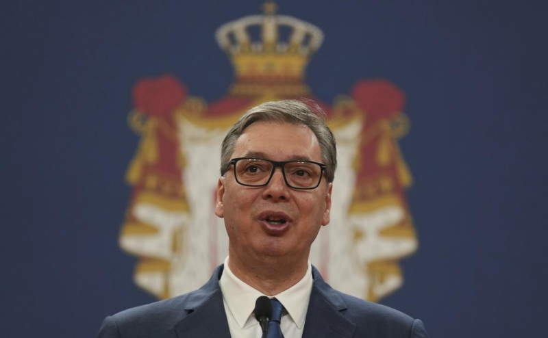 Протестующие напали на полицию в сербском Нови-Саде