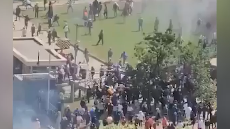 Протестующие против повышения налогов ворвались в парламент Кении