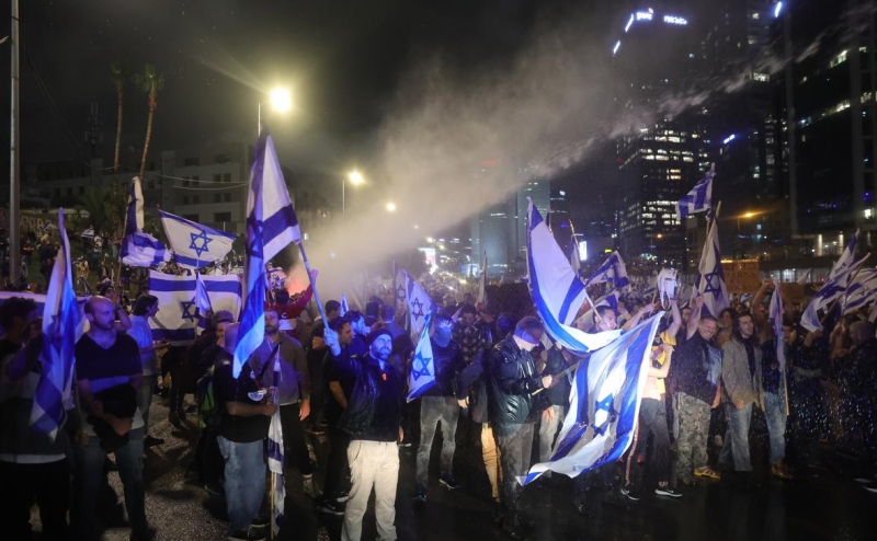 Протестующие в Израиле прорвали заграждение у резиденции Нетаньяху