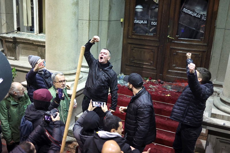 Протесты оппозиции в Белграде и их последствия. Фотографии