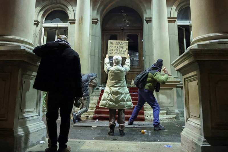 Протесты оппозиции в Белграде и их последствия. Фотографии