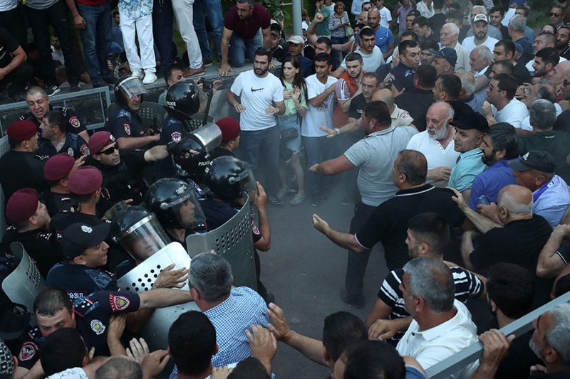 Протесты, покушения и падения режимов: политические потрясения 2024