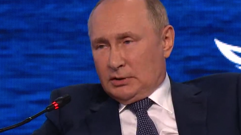 &laquo;Пусть одумаются&raquo; и &laquo;волчий хвост&raquo;: главное из выступления Путина на ВЭФ