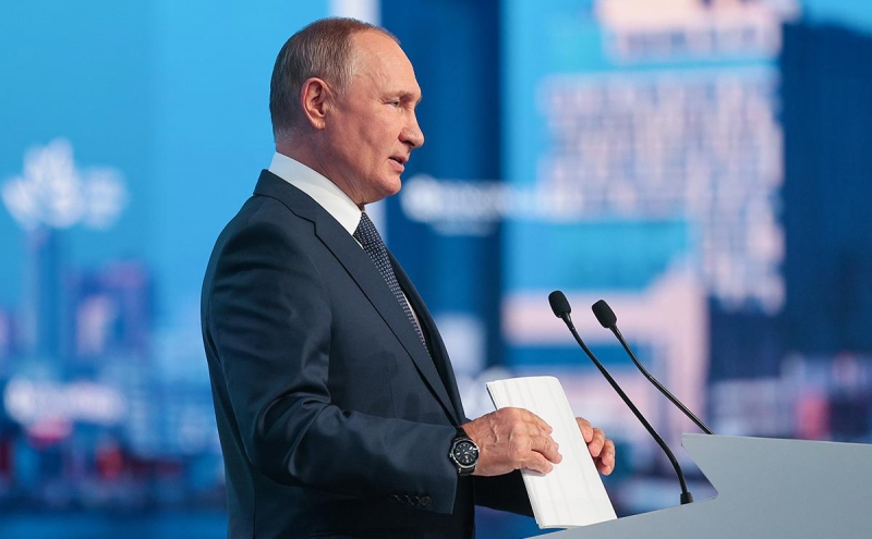 &laquo;Пусть одумаются&raquo; и &laquo;волчий хвост&raquo;: главное из выступления Путина на ВЭФ