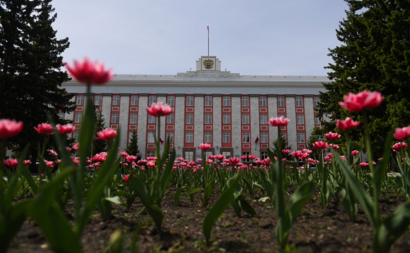 Путин дал почетное звание 12 городам России