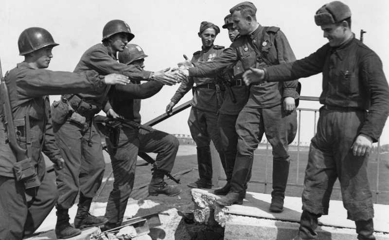 Путин на параде вспомнил о союзе с Западом в войне