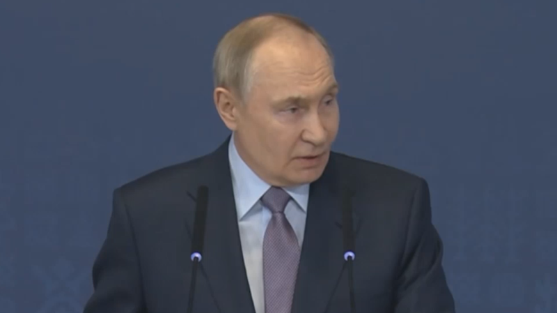 Путин назвал последствия возможной &laquo;кражи&raquo; российских резервов на