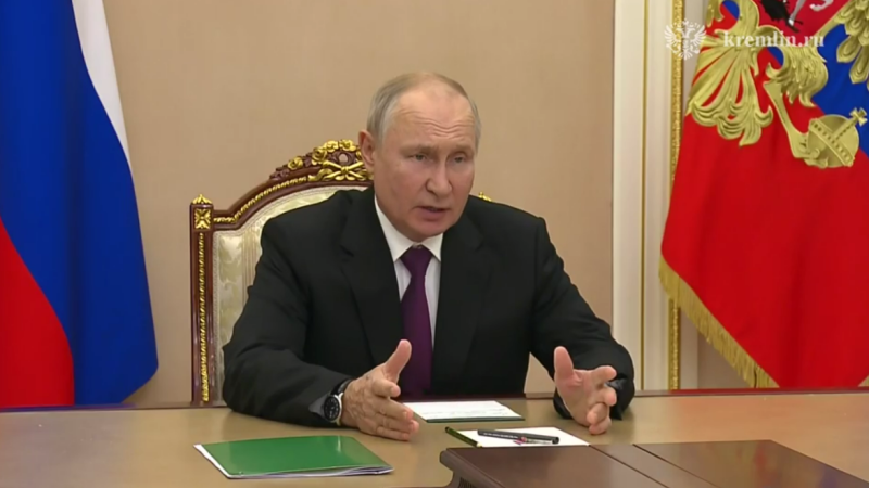 Путин обсудил добровольцев с Евкуровым и экс-командиром ЧВК &laquo;Вагнер&raquo;