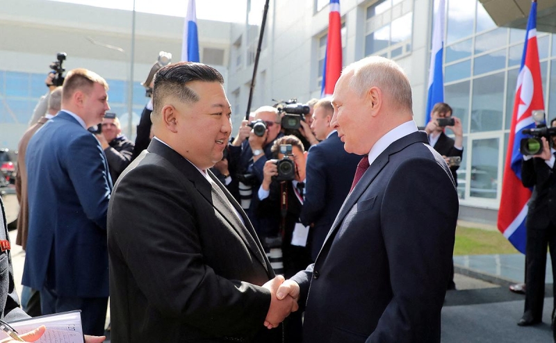 Путин подарил Ким Чен Ыну побывавшую в космосе перчатку и получил