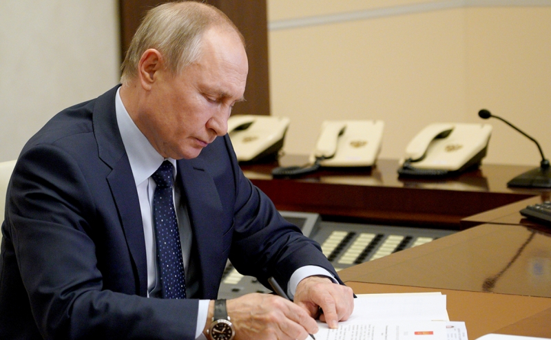 Путин подписал поправки в закон о незаконном обороте наркотиков