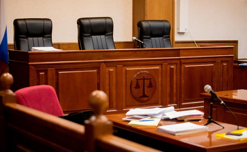 Путин подписал закон о пропуске индексации окладов судей и госслужащих