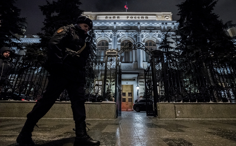 Путин подписал закон о размещении средств ФНБ в акциях и облигациях