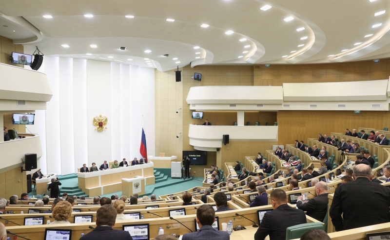 Путин подписал закон с запретом главам регионов называться президентами