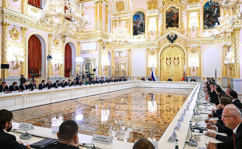 Путин поручил добиться значимого роста собираемости налогов