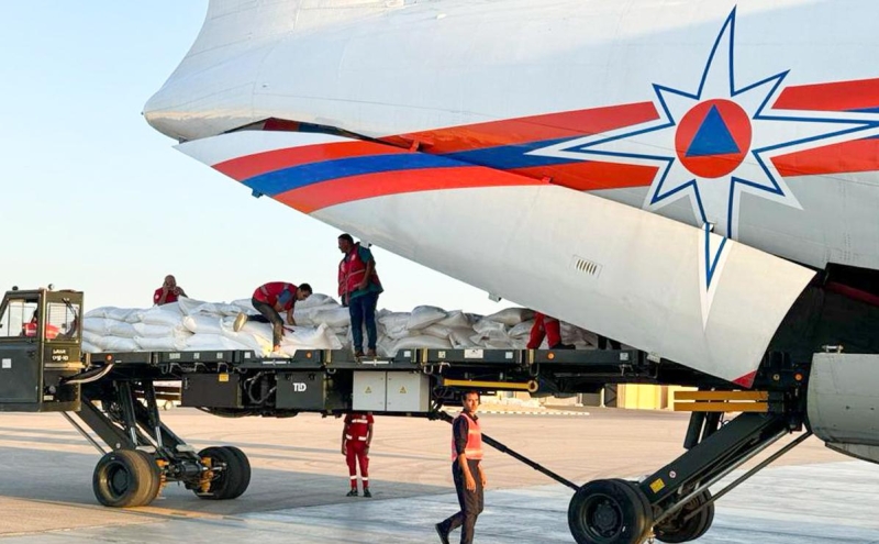 Путин поручил доставить 28 т гуманитарной помощи для жителей сектора