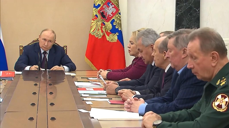 Путин поручил оценить целесообразность проведения ядерных испытаний