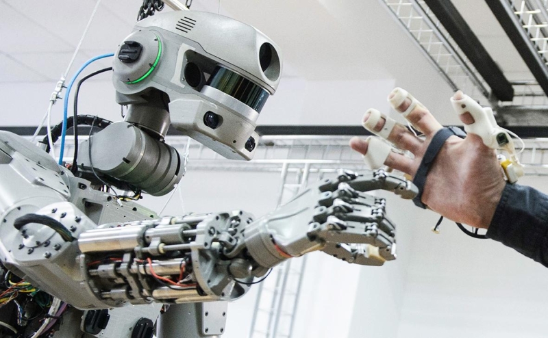 Путин поручил оптимизировать советы при органах власти и