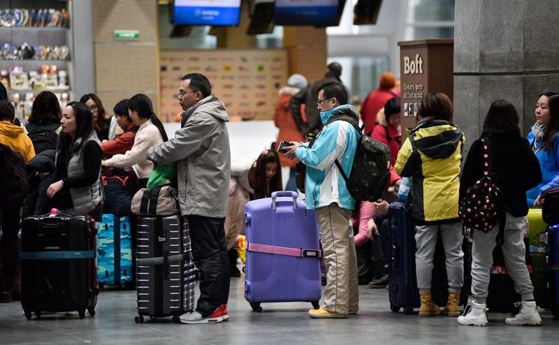 Путин поручил снизить отток россиян из страны