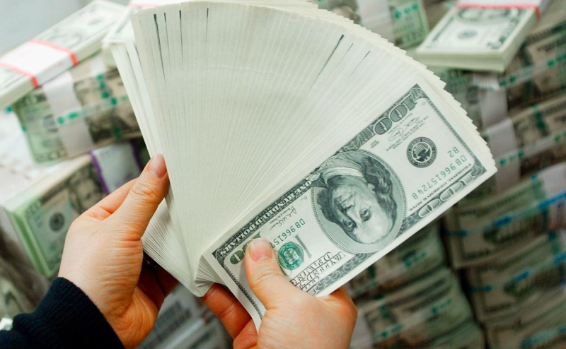 Путин поручил ввести лимит на покупку валюты для сделок с