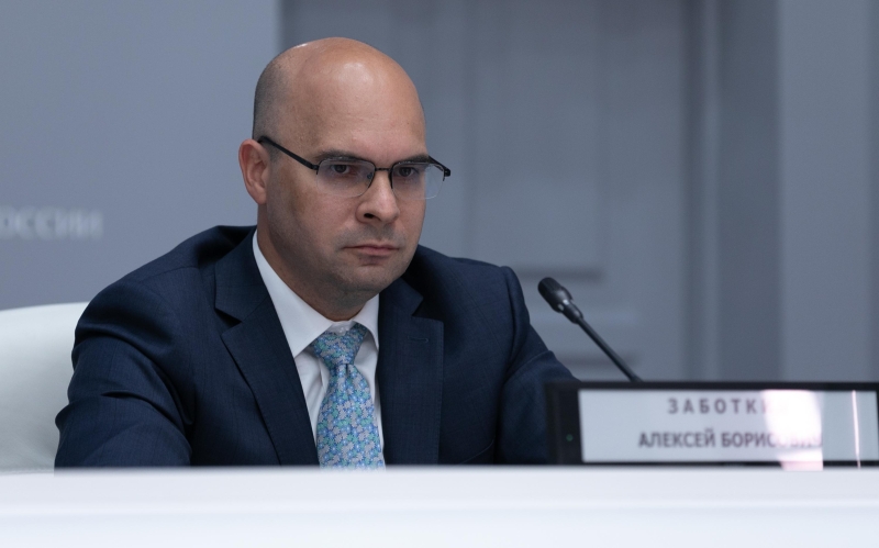 Путин поручил ввести лимит на покупку валюты для сделок с