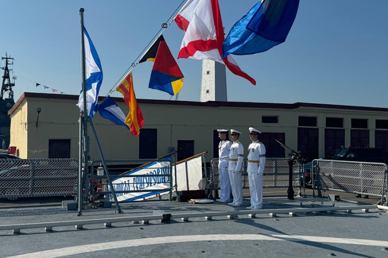 Путин посетил фрегат, отразивший атаку дронов на Ленинградскую область