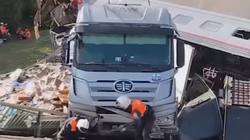 Путин после крушений поездов позвонил Богомазу и главе РЖД