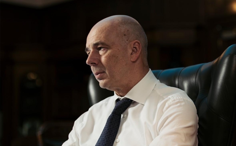 Путин посоветовал Центробанку быть &laquo;очень аккуратными с мягкостью&raquo;