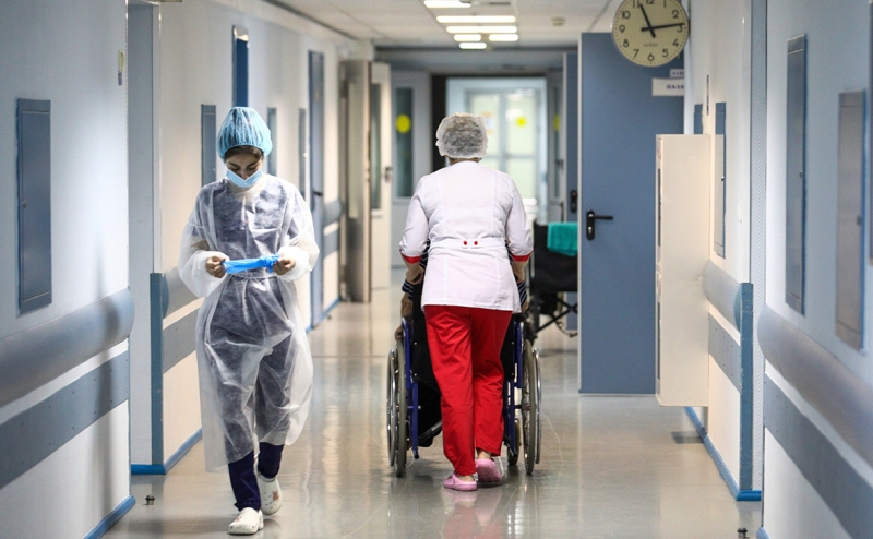 Путин предложил улучшить систему оплаты труда медиков