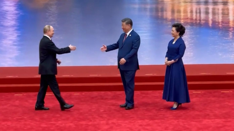 Путин прибыл на площадку саммита ШОС в Китае