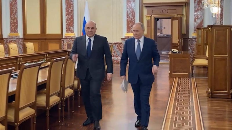 Путин приехал на последнюю встречу с уходящим в отставку