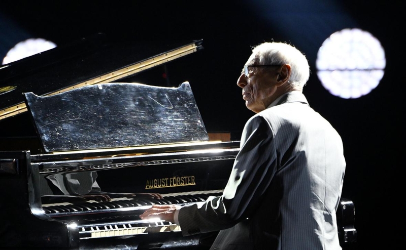 Путин присвоил Александру Зацепину звание Героя труда