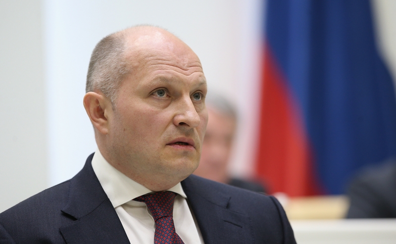 Путин присвоил новому главе МЧС Куренкову звание генерал-лейтенанта