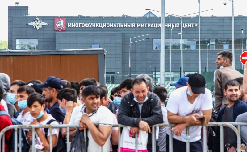 Путин продлил для мигрантов срок легализации в России