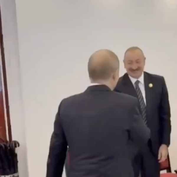 Путин рассказал, как перекинулся двумя-тремя словами с Алиевым