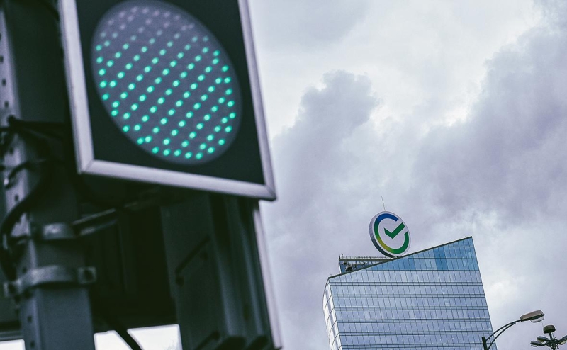 Путин разрешил Сберу сделки с акциями нескольких нефтяных компаний