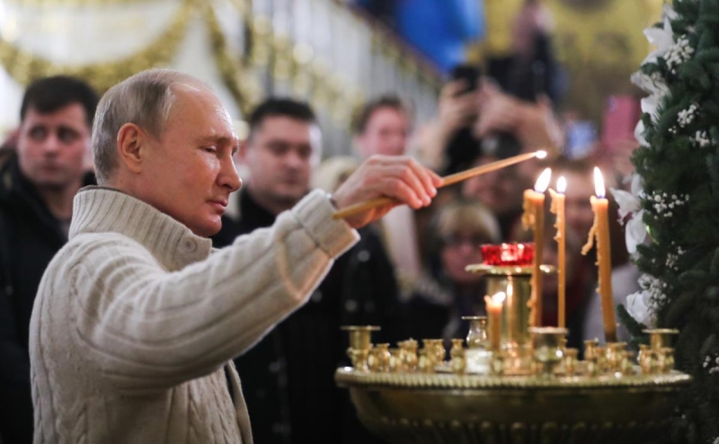 Путин в поздравлении к православным напомнил о традициях, семье и