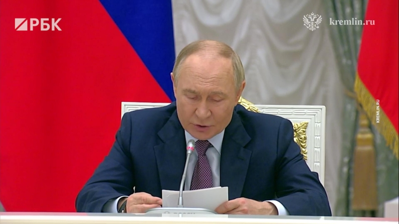 Путин заявил, что давление в вопросе рождения детей недопустимо