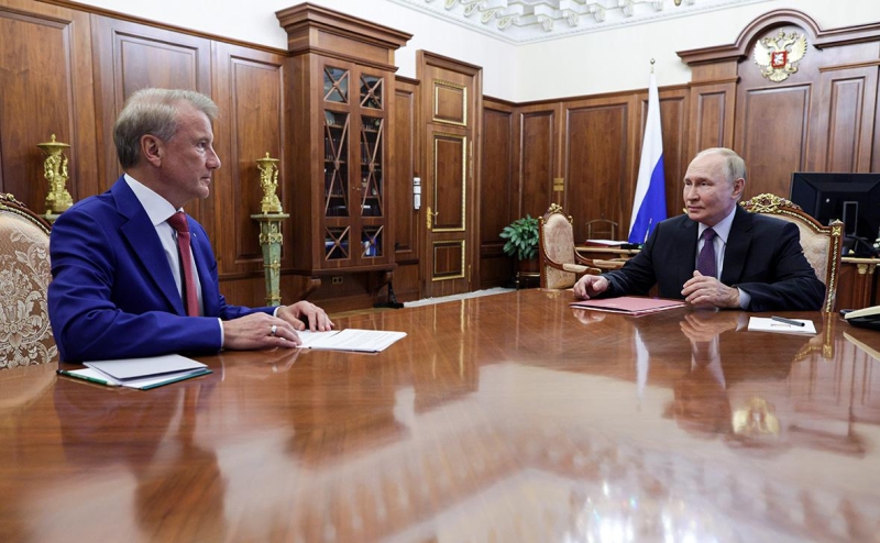 Путин — Грефу: «россияне поняли, что лучше всё заносить в дом»