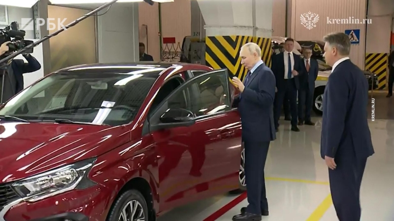 Путину показали новую Lada Iskra