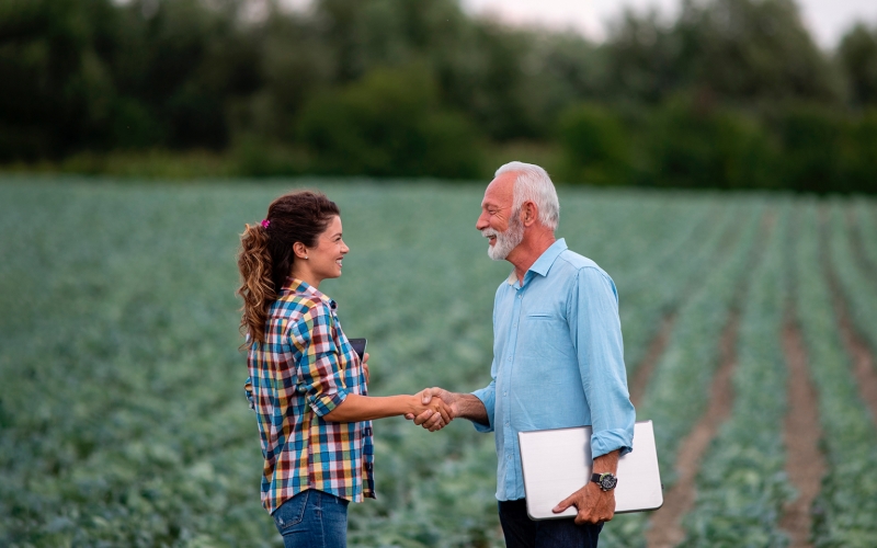 Работодатели раскрыли, кто чаще нанимает экс-сотрудников фирм-конкурентов