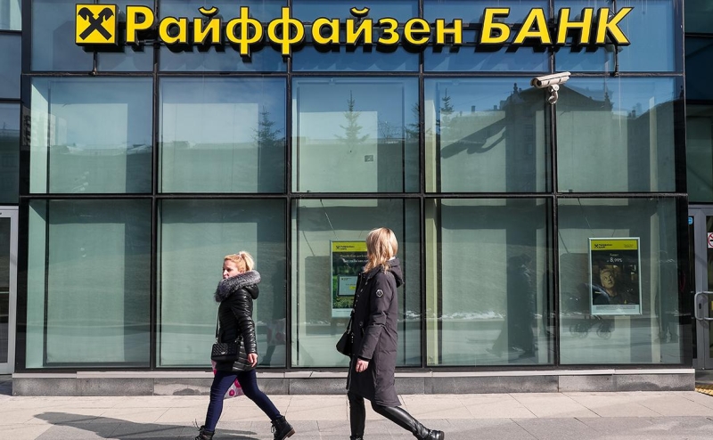 Raiffeisenbank отчитался о резком сокращении платежного бизнеса в