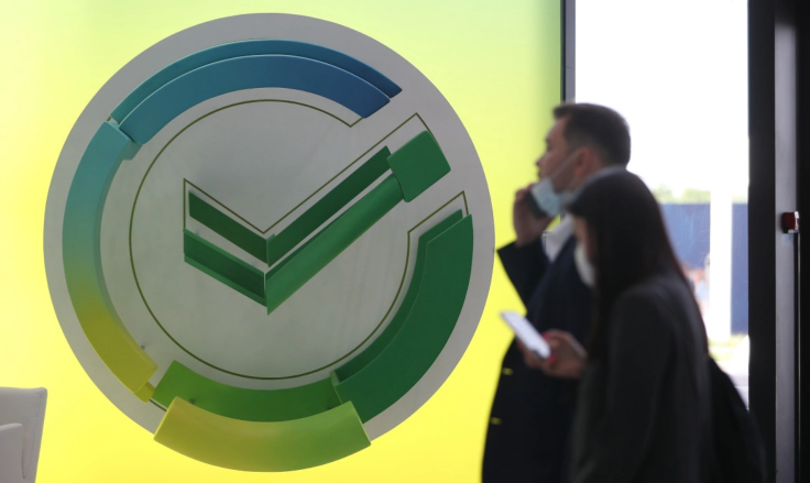 Raiffeisenbank отчитался о резком сокращении платежного бизнеса в