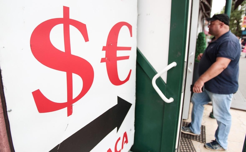 Разрыв между биржевым и внебиржевым курсами юаня в России резко вырос