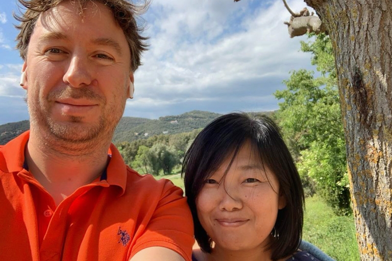 Разводы со стрельбой и песнями: как знаменитости расходились в Год